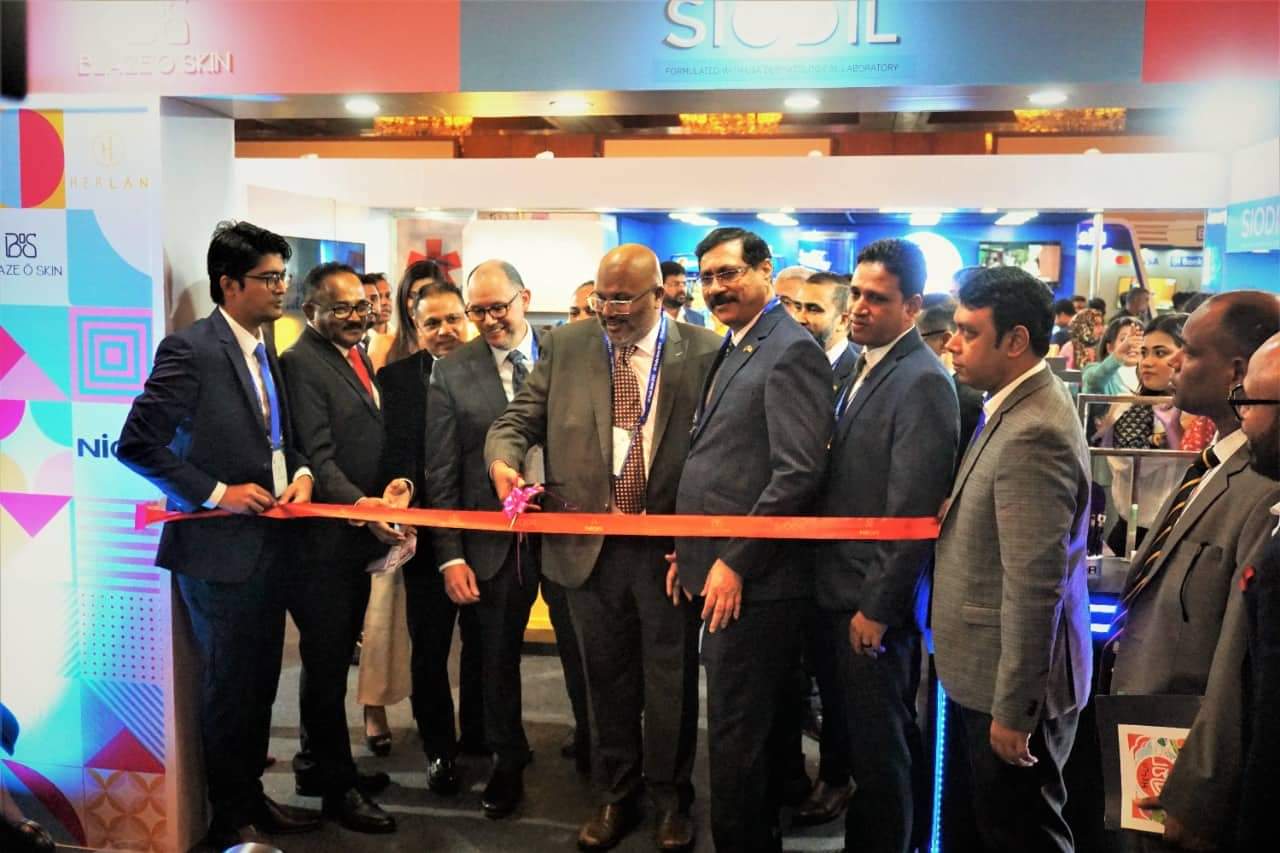 রিমার্কের স্টল উদ্বোধন করলেন আমেরিকার সহকারী বানিজ্যমন্ত্রী ও রাষ্ট্রদূত