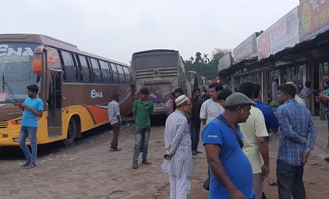 রংপুরে এবার দূরপাল্লার বাসও বন্ধ, দুর্ভোগে যাত্রীরা