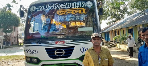 অতিরিক্ত ভাড়া ও নারীদের হয়রানির প্রতিবাদ করায় সাংবাদিকদের উপর হামলা