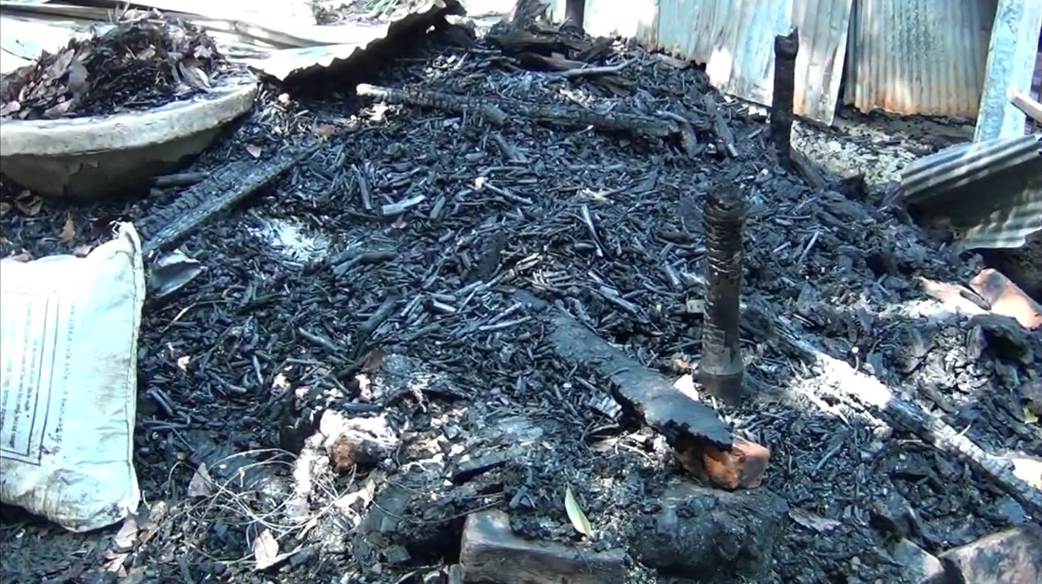 কুড়িগ্রামে শত্রুতার জেরে বাড়িতে আগুন দেয়ার অভিযোগ