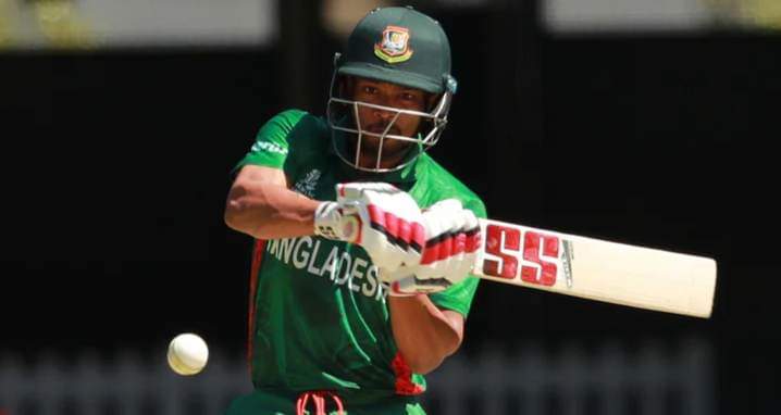 নাজমুলের ব্যাটেই বাংলাদেশের ‘প্রথম’