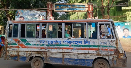 প্রশাসনের নিষেধাজ্ঞাকে বৃদ্ধাঙ্গুলি দেখিয়ে জবি ফটকে বাহাদুরশাহ পরিবহন