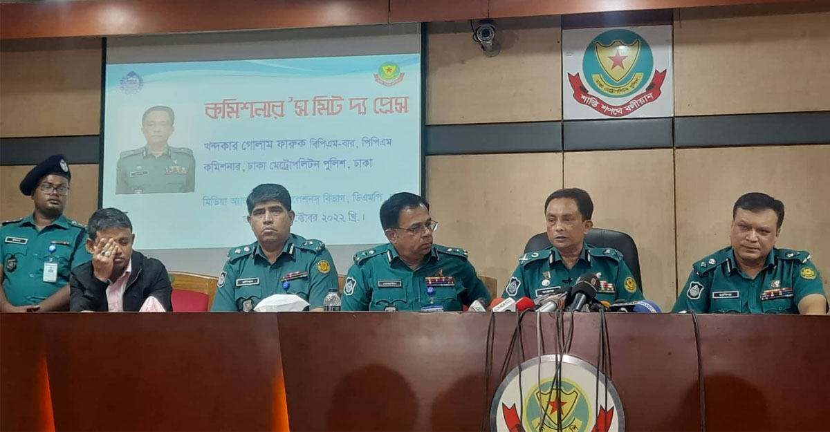 রাজনীতিতে নাক গলানো পুলিশের কাজ না