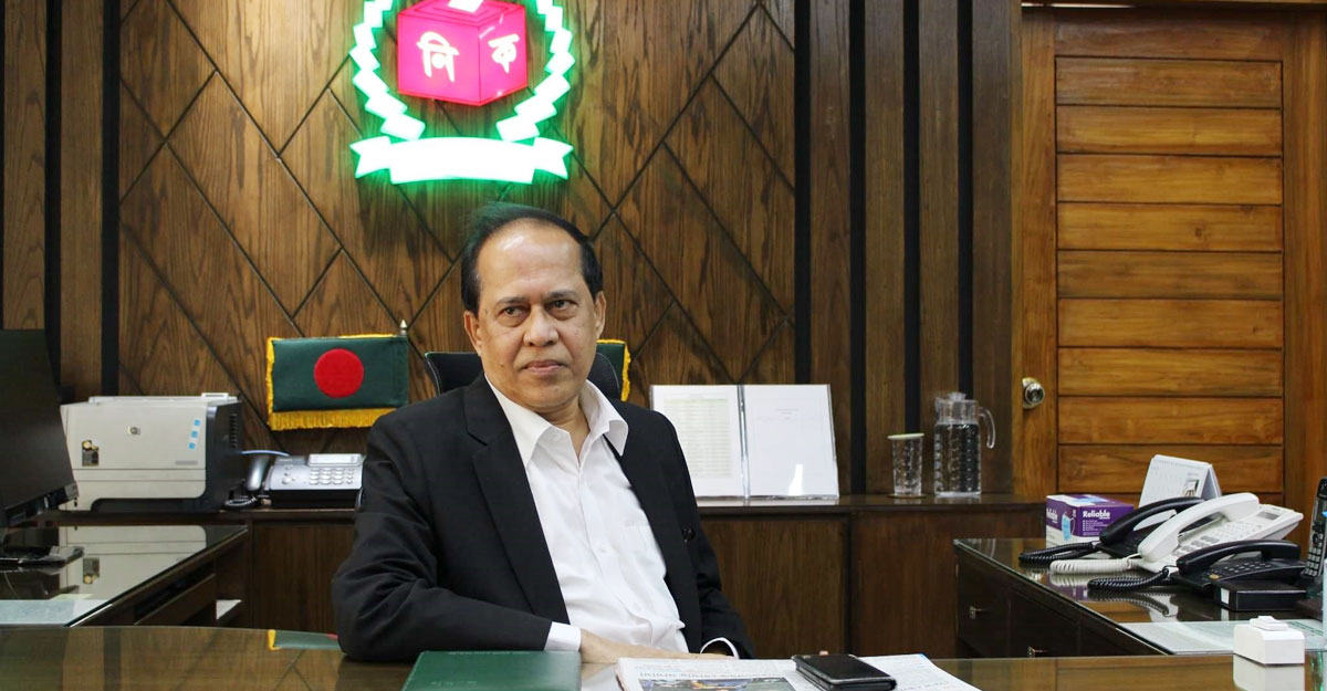 আজকের নির্বাচনে কোনো অনিয়ম চোখে পড়েনি : সিইসি