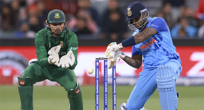 ১০০ পেরিয়েছে ভারত, ১২ ওভারেই