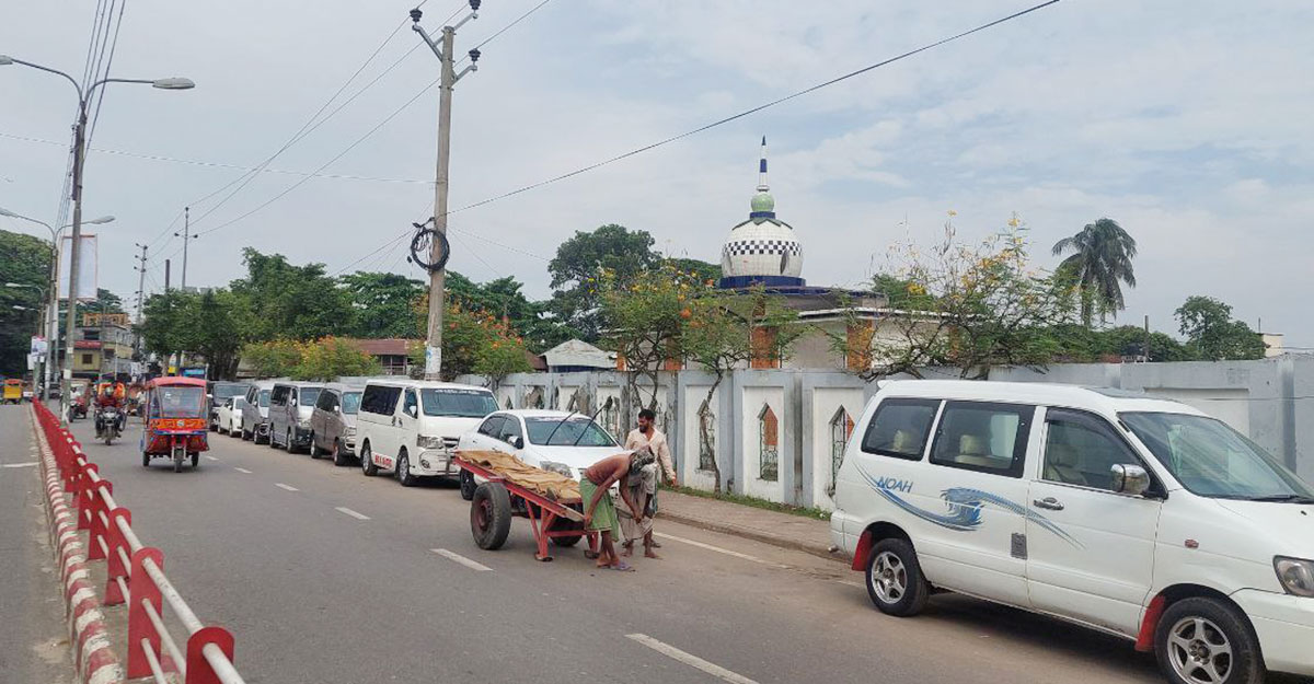বরিশালে এবার বন্ধ হলো মাইক্রোবাস চলাচল