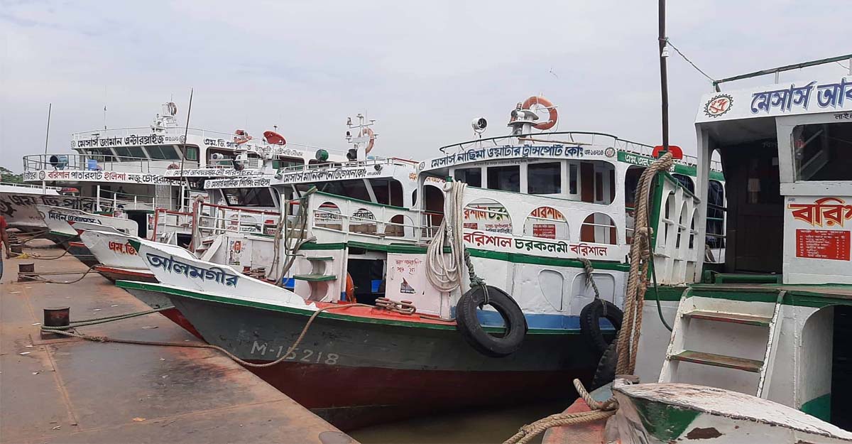 বরিশালে লঞ্চ-বাস বন্ধে মানুষের ভোগান্তি