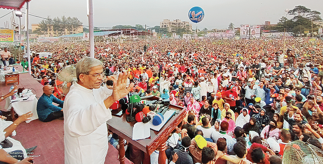 সারা দেশ থেকে ৩৬ ঘণ্টা ‘বিচ্ছিন্ন’ বরিশালেও বড় সমাবেশ সম্পন্ন