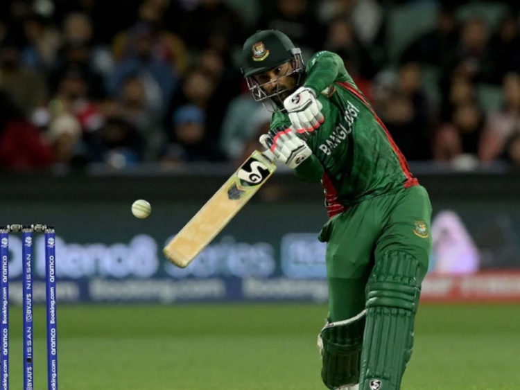 পাকিস্তানের বিপক্ষে টস জিতে এখন ব্যাটিংয়ে বাংলাদেশ