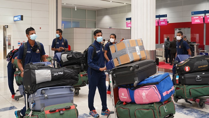 বিশ্বকাপ খেলা শেষে দেশে ফিরলেন টাইগাররা