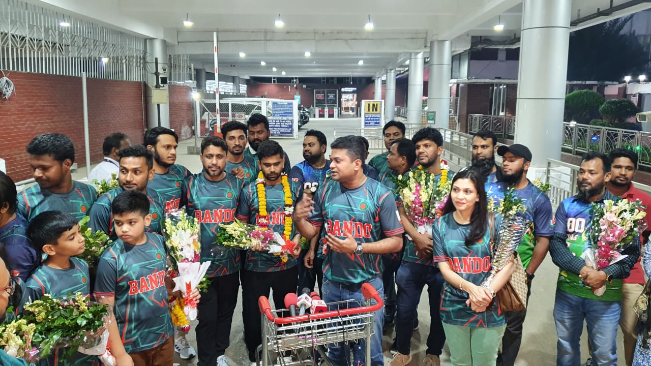 বিশ্ব কর্পোরেট ফুটবলে রানারআপ হয়ে দেশে ফিরলো বাংলাদেশ দল