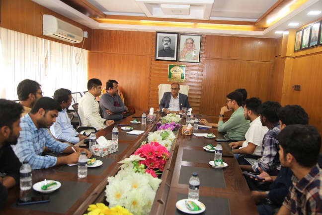 সাংবাদিকতায় সেবা-বাঁশ উভয়েরই সুযোগ আছে: ইবি ভিসি