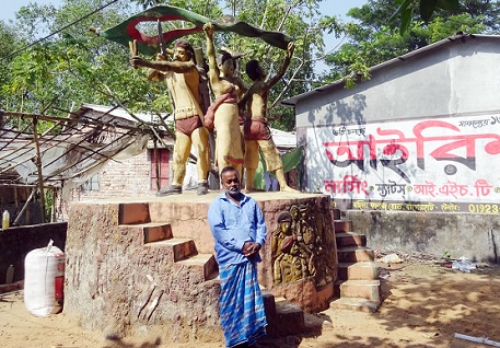 আজও স্মৃতি কাঁদিয়ে বেড়ায়