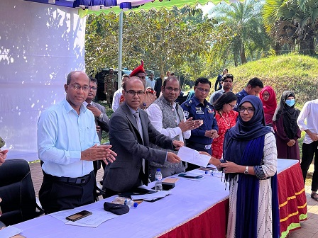 কুবিতে ২৩৭ জন শিক্ষার্থীর মাঝে ভাইস চ্যান্সেলর বৃত্তির চেক হস্তান্তর