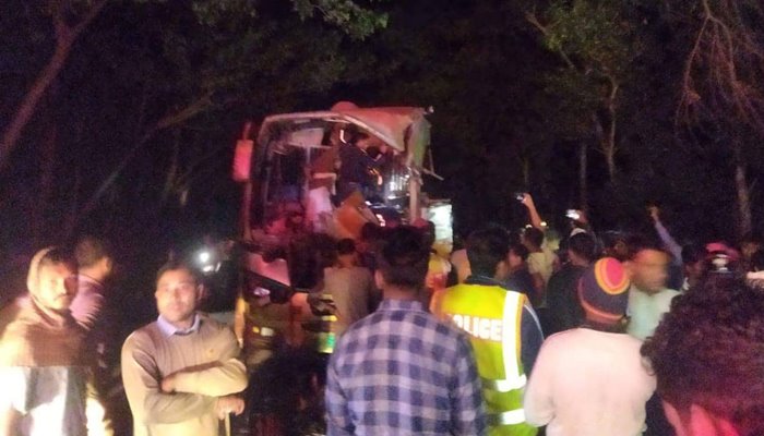 গোপালগঞ্জে দাঁড়িয়ে থাকা ট্রাকে বাসের ধাক্কা, নিহত ৩