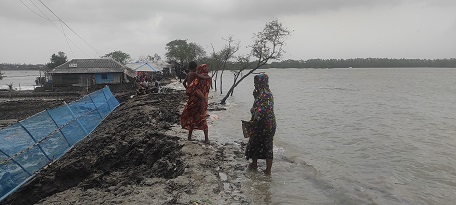 জলবায়ু পরিবর্তনে স্বাস্থ্য ঝুঁকিতে উপকূলের নারী ও কিশোরীরা