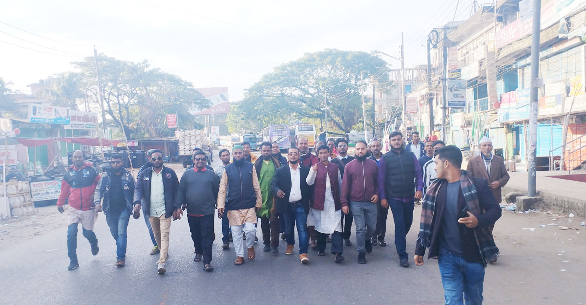 গণপরিবহন বন্ধ, ট্রেনে করে সমাবেশে আসছেন বিএনপির নেতাকর্মীরা