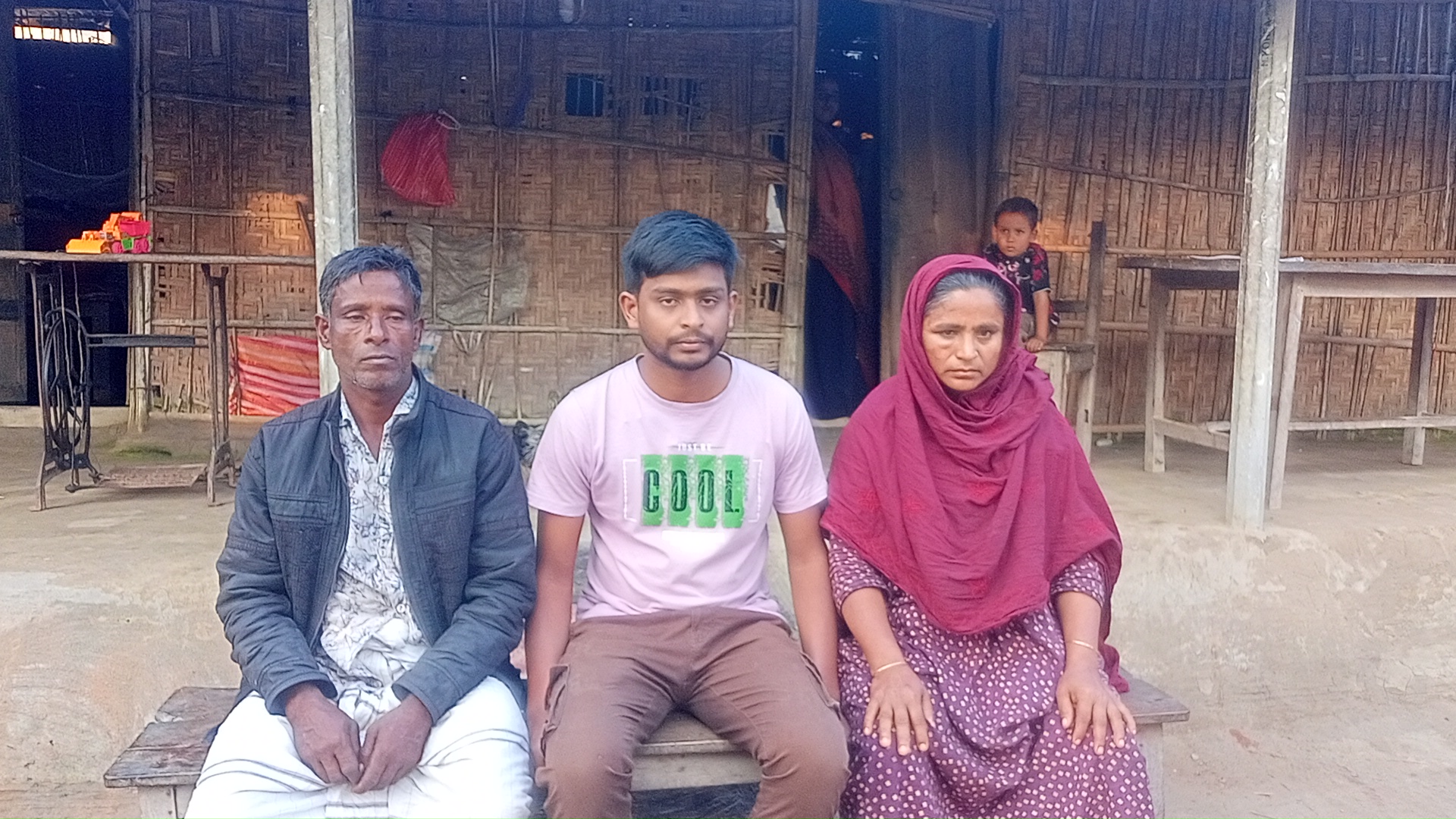 টাকার অভাবে বিশ্ববিদ্যালয়ে ভর্তি অনিশ্চিত মাসুমের