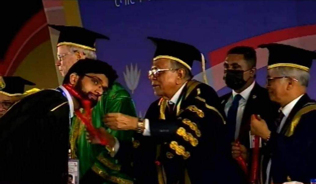 ঢাবি সমাবর্তনে জবি শিক্ষকের স্বর্ণপদক অর্জন