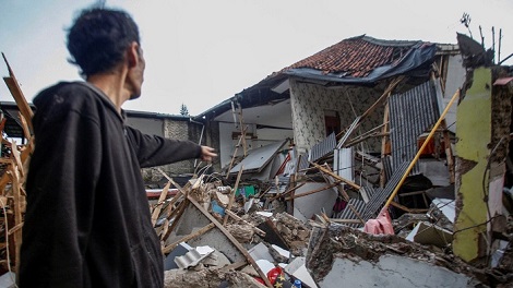 ইন্দোনেশিয়ায় রাতভর উদ্ধার অভিযান, নিহত বেড়ে ১৬২