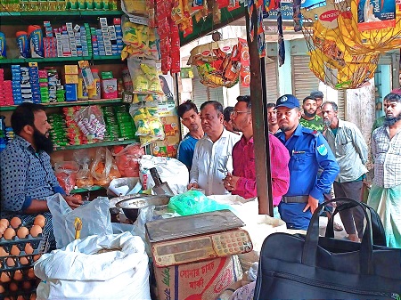 ফরিদপুরে চিনির বাজারে ভোক্তা অধিকার সংরক্ষণ অধিদপ্তরের অভিযান ও জরিমানা