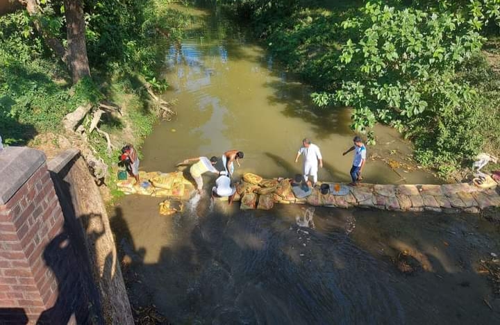 সীতাকুণ্ডে অবৈধ বাঁধ: কৃষি জমিতে চাষাবাদ ব্যহত