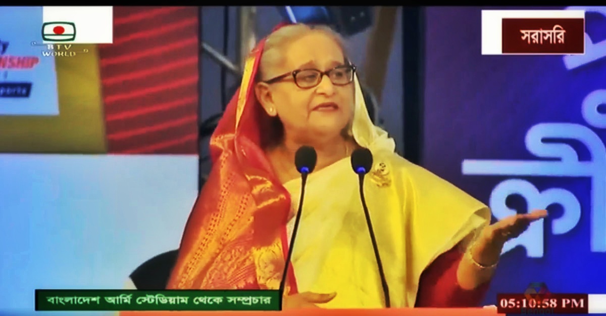 প্রধানমন্ত্রী বলেন যখনই সময় পাই খেলা দেখি