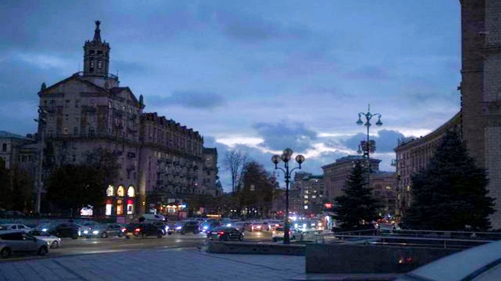 রুশ হামলার মধ্যে বিপদের শঙ্কায় আছে ইউক্রেন