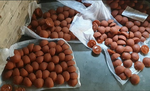 নাটোরে নকল আইসক্রিম ও ভেজাল গুড় জব্দ, আড়াই লাখ টাকা জরিমানা