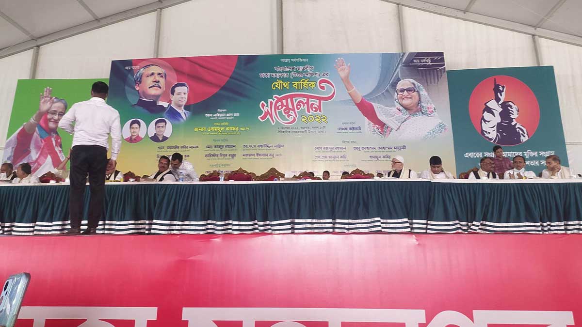 ক্ষুব্ধ হয়ে মঞ্চ ছেড়েছেন ছাত্রলীগের দায়িত্বপ্রাপ্ত ৪ নেতা