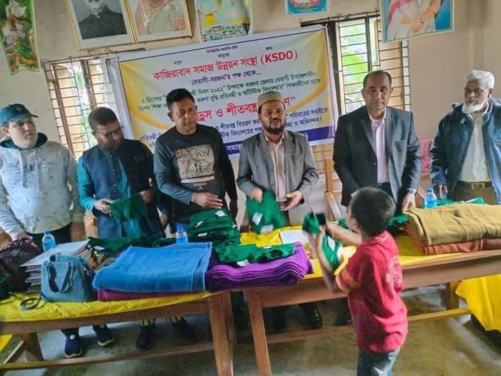 বেতাগীতে প্রতিবন্ধী শিক্ষার্থীদের মাঝে স্কুলড্রেস ও শীতবস্ত্র বিতরণ