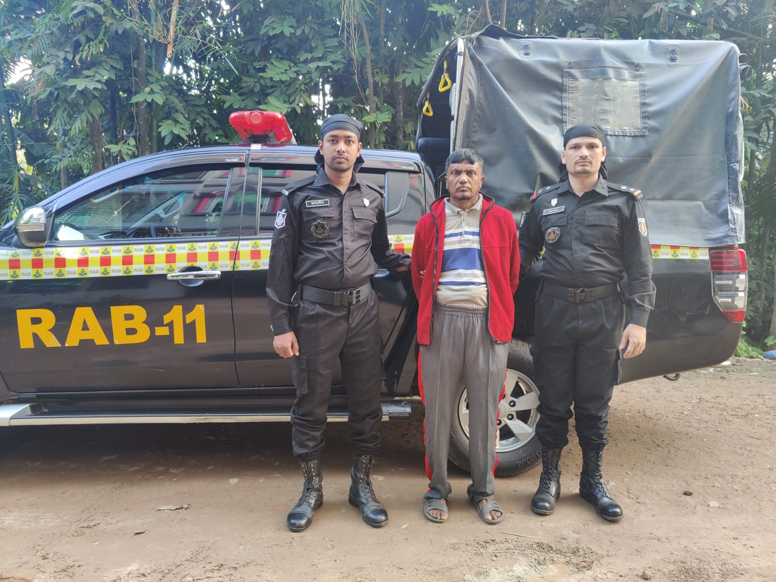 নোয়াখালীতে ইয়াবা-আইস সহ মাদক কারবারি গ্রেফতার