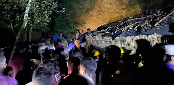 রামুর কাউয়ারখোপে পাহাড় ধ্বসে একই পরিবারের ৪ জনের মৃত্যু