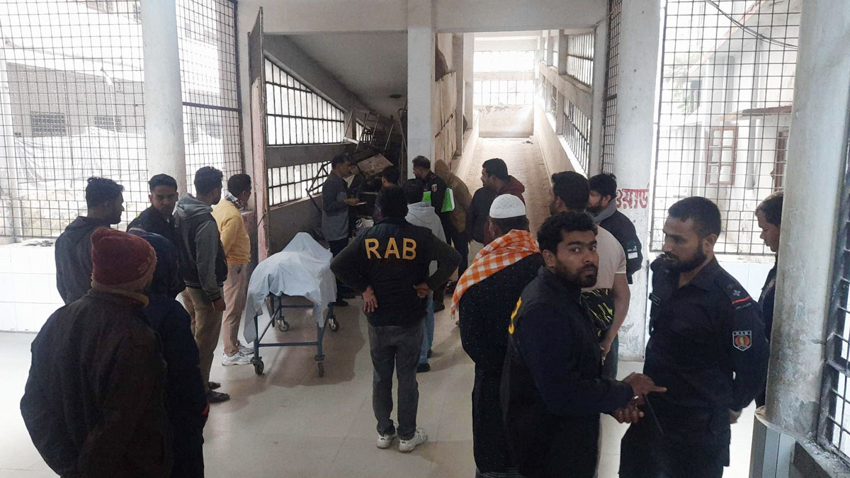 মাগুরায় সড়কে প্রাণ গেল দুই র‍্যাব সদস্যসহ ৩ জনের