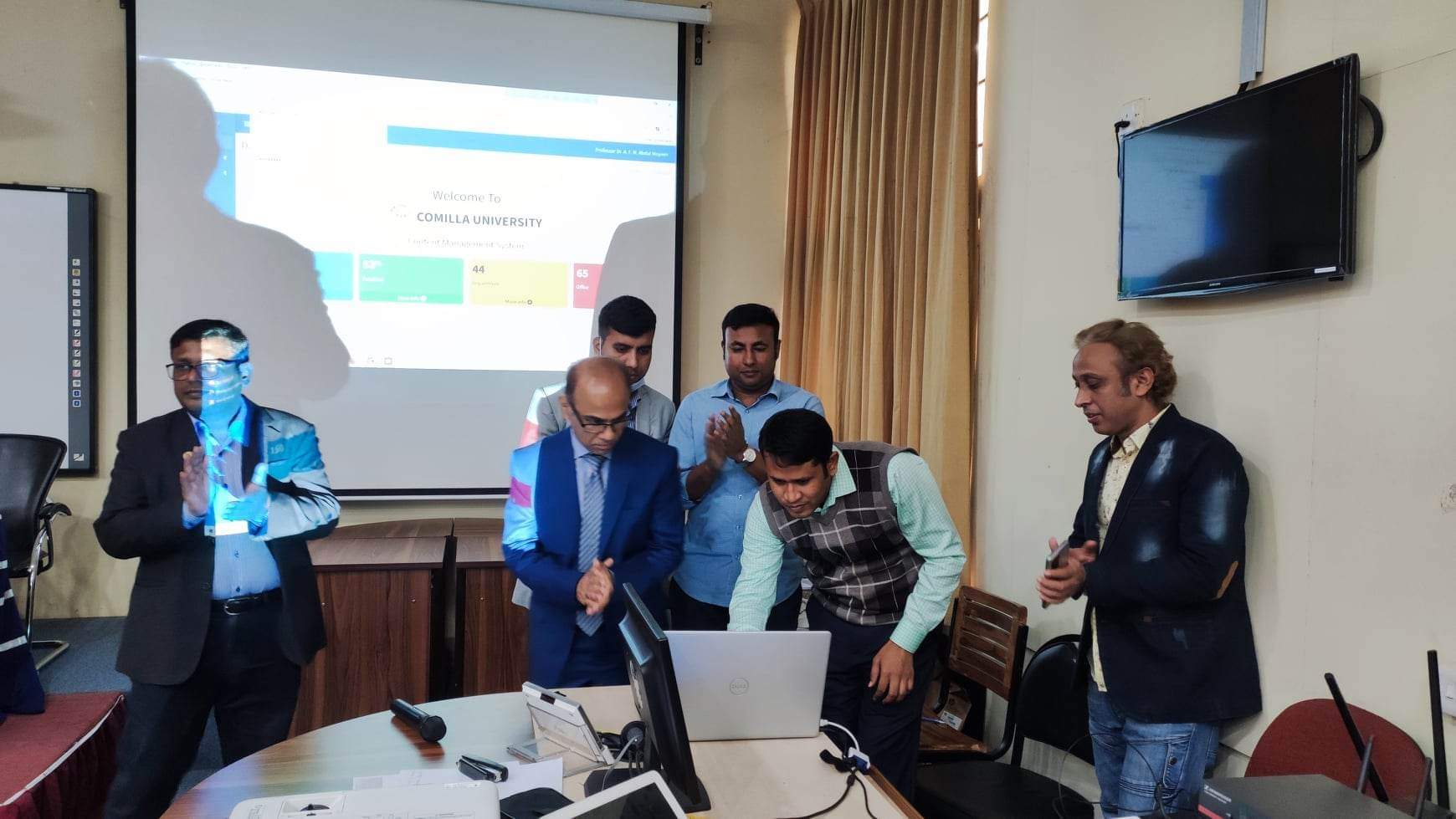 নতুন ওয়েবসাইট ও অ্যাপ উদ্বোধন করলো কুমিল্লা বিশ্ববিদ্যালয়