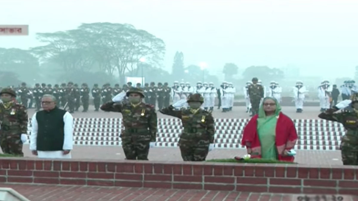 বীর শহীদদের প্রতি রাষ্ট্রপতি ও প্রধানমন্ত্রীর শ্রদ্ধা