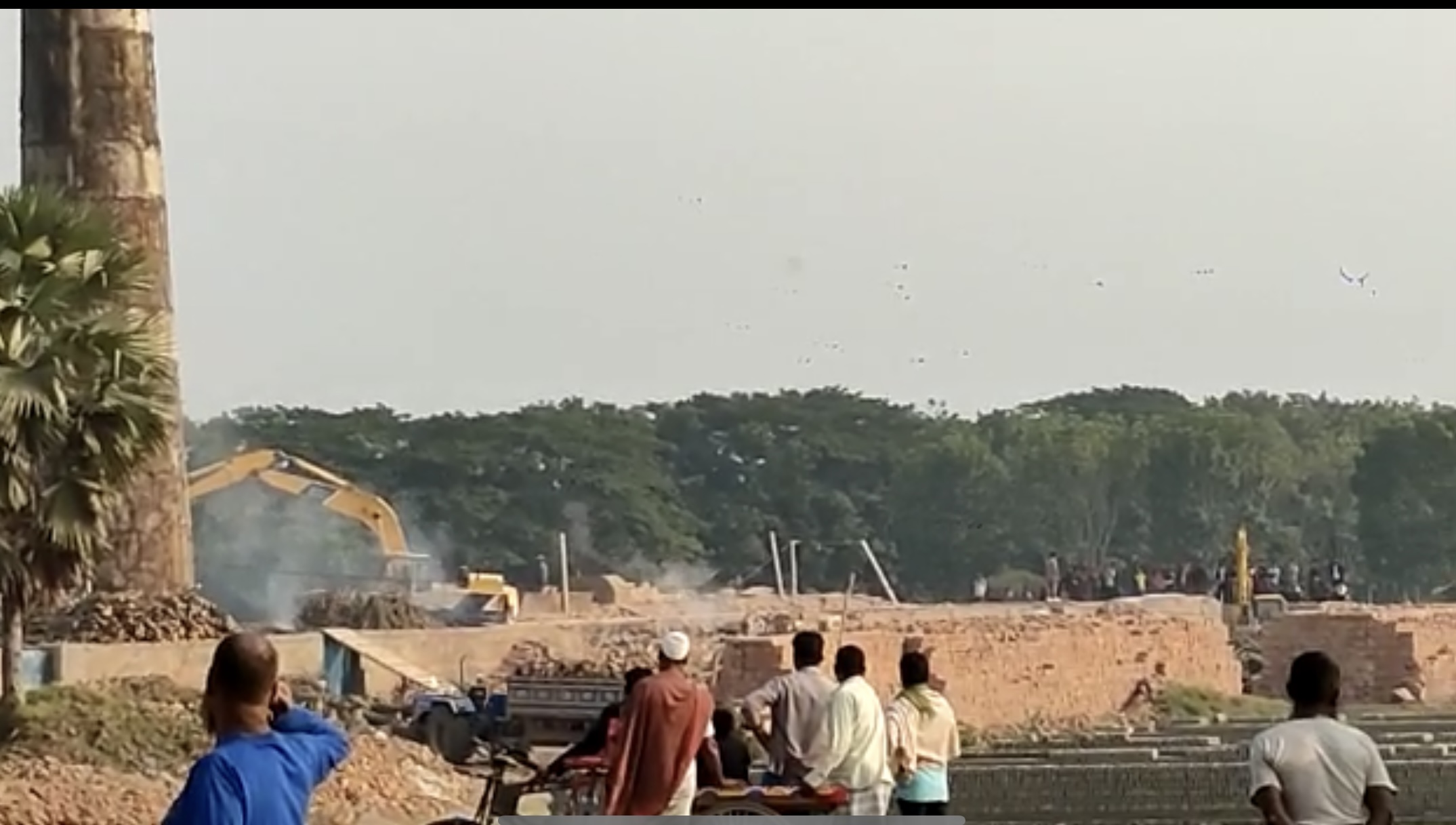 বোয়ালমারীতে রাজ ব্রিকস গুড়িয়ে দিলো পরিবেশ অধিদপ্তর