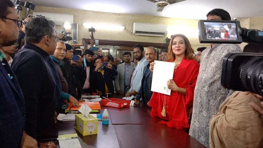 আ.লীগের মনোনয়ন ফরম কিনলেন মাহিয়া মাহি