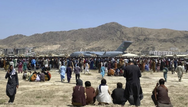 কাবুলে সামরিক বিমানবন্দরের বাইরে বিস্ফোরণ, বহু হতাহতের শঙ্কা