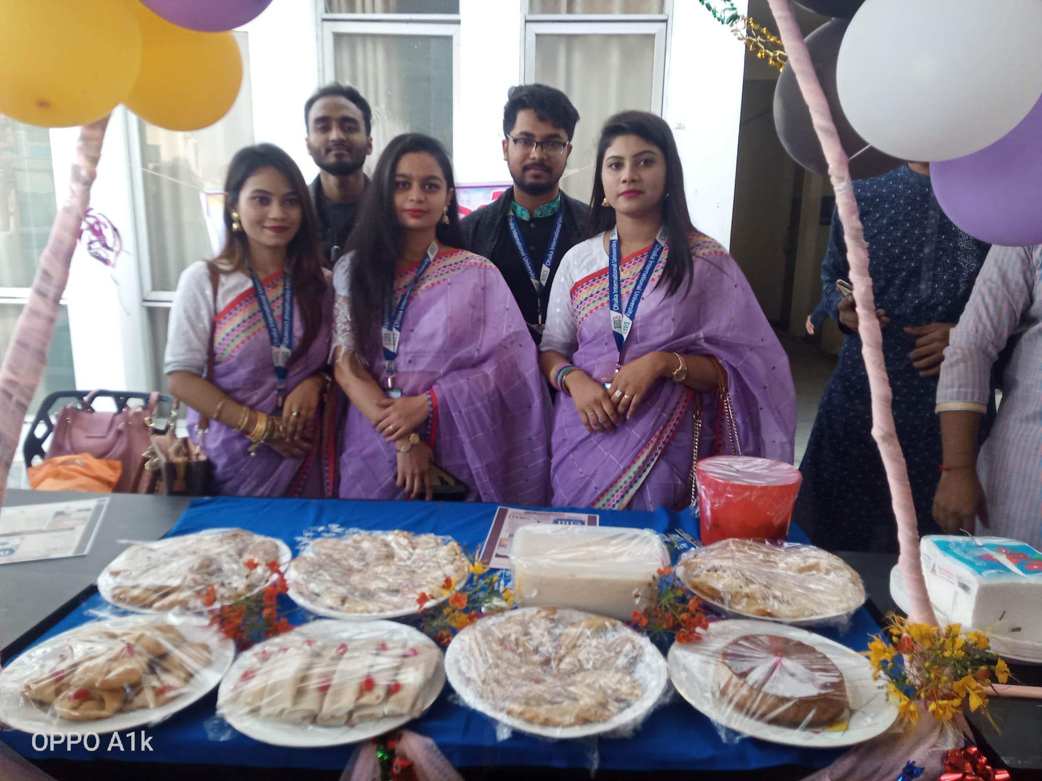 পিঠা উৎসবে মেতেছেন ডিআইইউ শিক্ষার্থীরা
