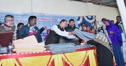 ১৬০০ শীতার্তদের মাঝে মোতাহার হোসেন এমপি'র শীতবস্ত্র বিতরণ