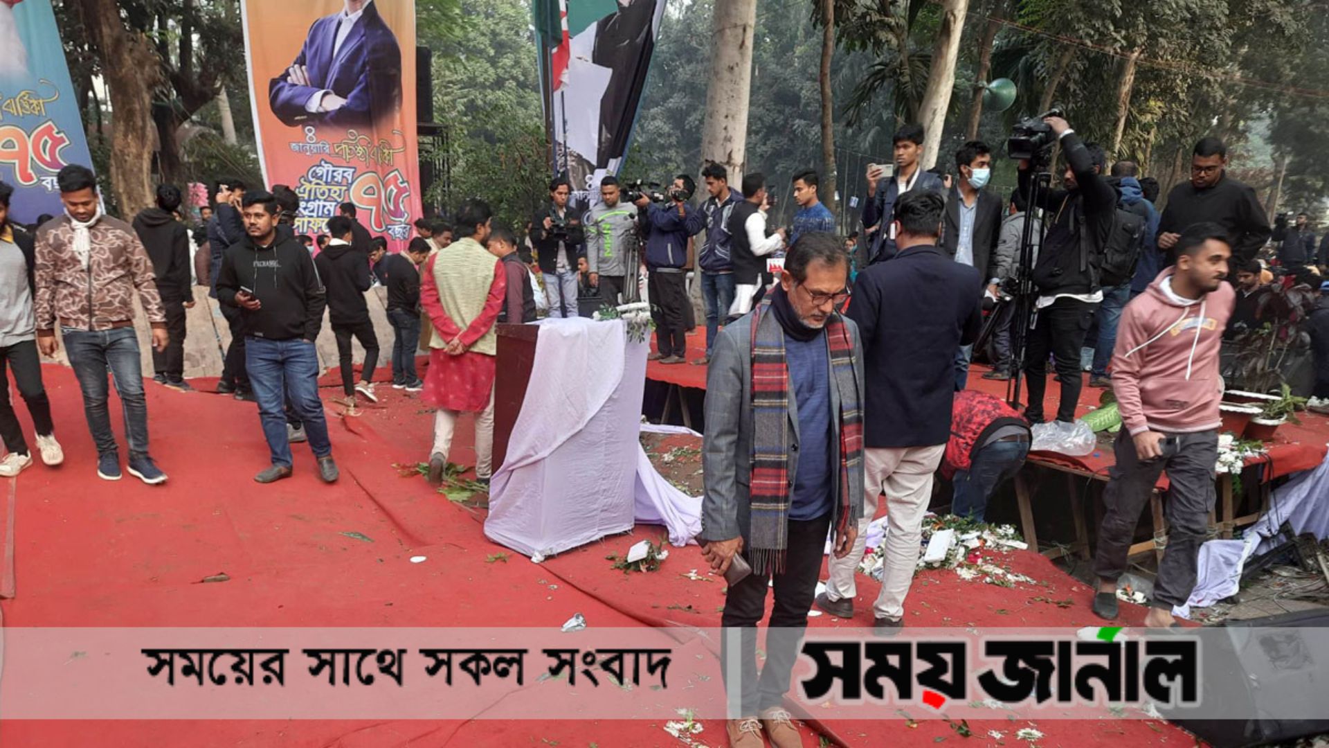 মঞ্চ কেন ভেঙে পড়ল, যা বলছেন ছাত্রলীগ নেতারা