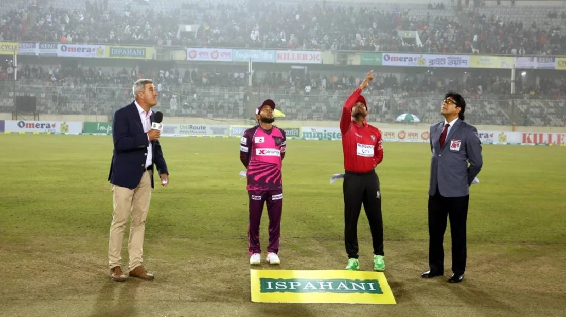 বদলে গেলো দুই দলের অধিনায়ক, টস জিতে ব্যাটিংয়ে বরিশাল