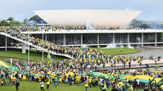 বোলসোনারোর সমর্থকদের ভবন দখল: কয়েকশ গ্রেফতার