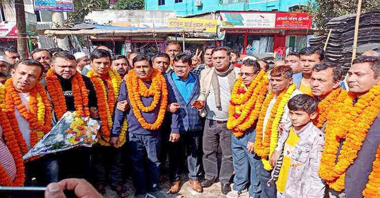 নরসিংদীতে কারামুক্তদের বরণ করলেন বিএনপির মনজুর এলাহী