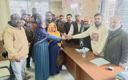 শ্রমিকের পরিবারের সদস্যদের মাঝে নগদ অর্থ বিতরণ