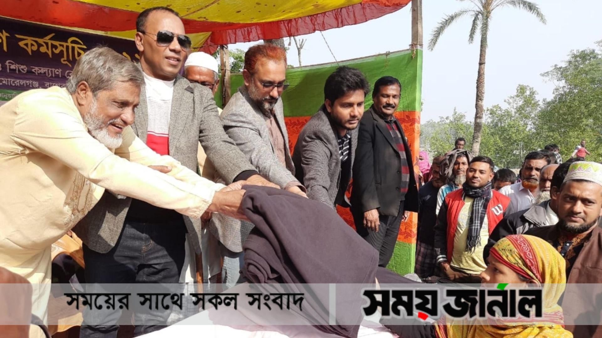 মোরেলগঞ্জে সিজেডএম এর উদ্যোগে শীতবস্ত্র বিতরণ