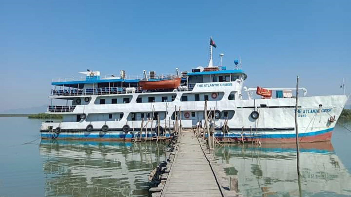 ১০ মাস পর টেকনাফ-সেন্ট মার্টিন রুটে পর্যটকবাহী জাহাজ চলাচল শুরু