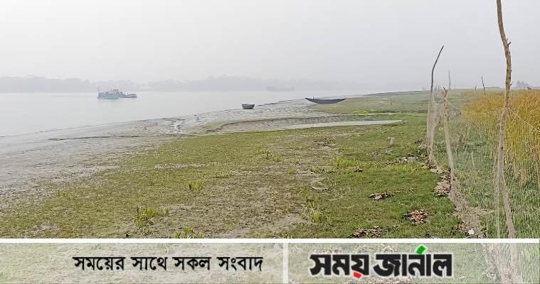নদীতে বালু কাটার হিড়িক, শতশত বিঘা জমি ভাঙ্গনের মুখে