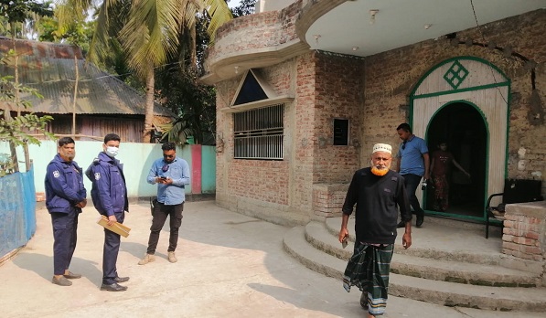 আ.লীগ নেতাকে তুলে নিয়ে মারধর , বাড়িতে ঢুকে গুলি ও ভাংচুর